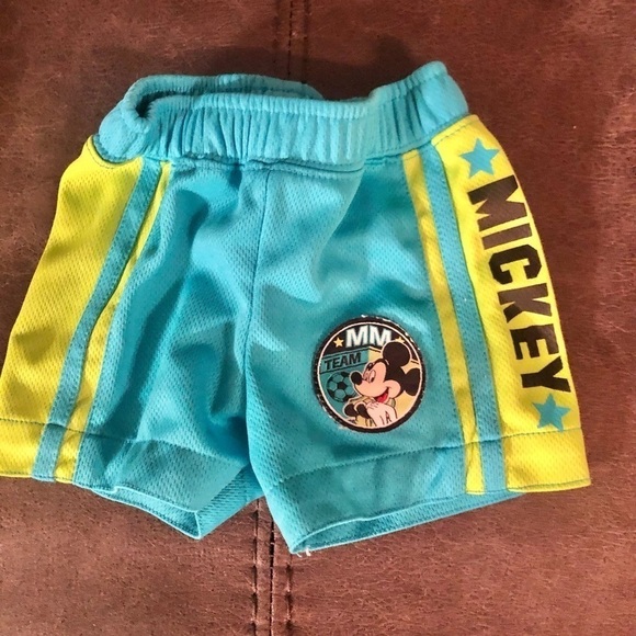 0-3 months Disney Mickey Mouse outfit - Picture 6 of 8